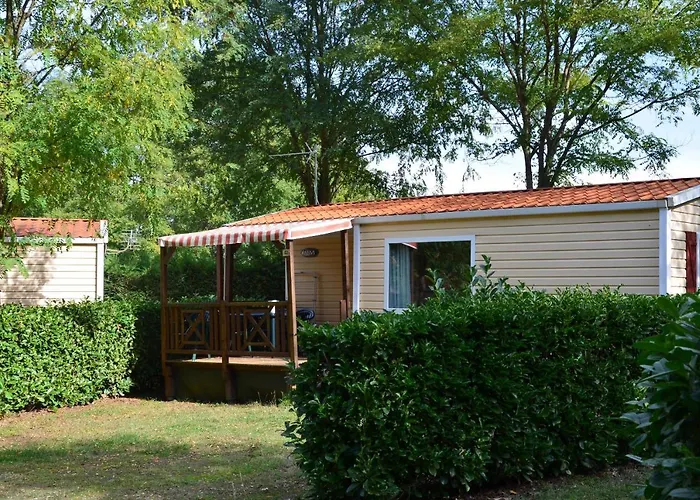 Flower Les Mijeannes אתר קמפינג