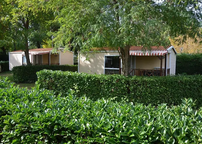 אתר קמפינג Flower Les Mijeannes 3*