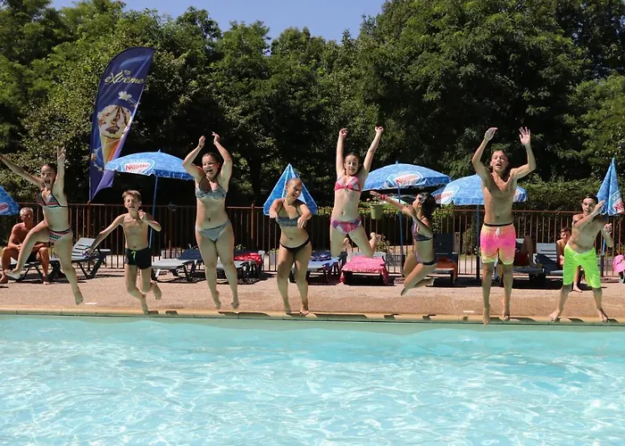 אתר קמפינג Flower Les Mijeannes 3*