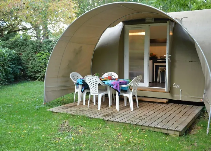 Flower Les Mijeannes אתר קמפינג 3*