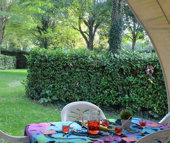 אתר קמפינג Flower Les Mijeannes 3*