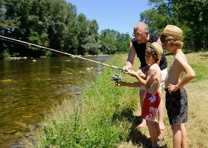 Flower Les Mijeannes אתר קמפינג 3*