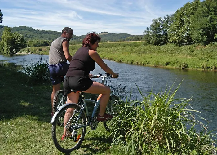 Flower Les Mijeannes אתר קמפינג 3*