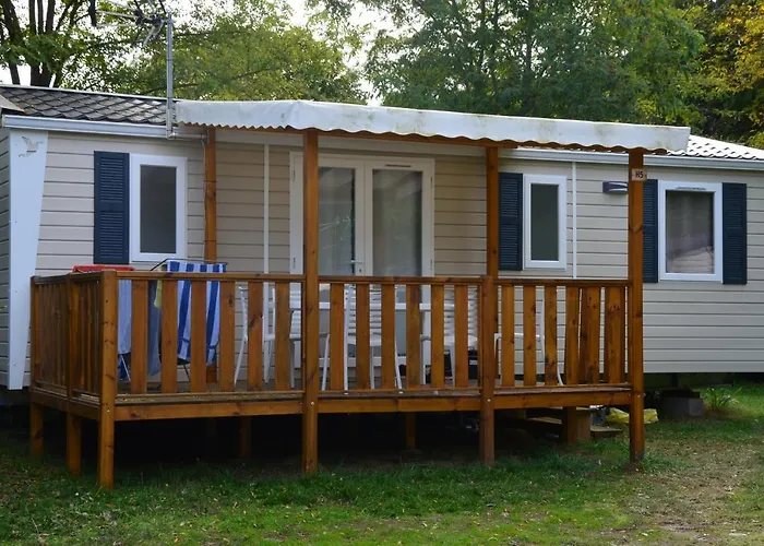 אתר קמפינג Flower Les Mijeannes 3*