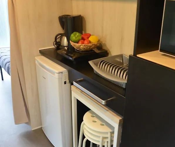 Flower Les Mijeannes אתר קמפינג