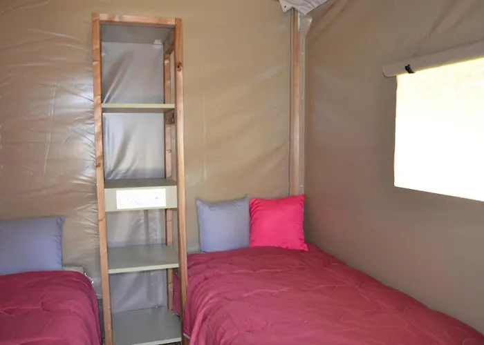 Flower Les Mijeannes אתר קמפינג 3*