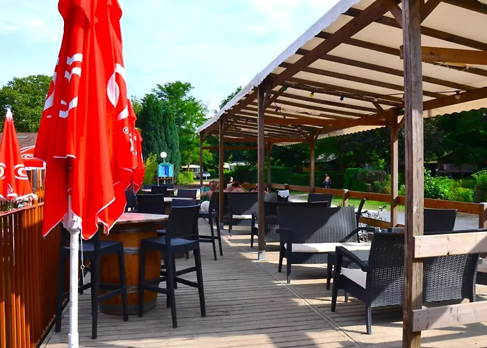 Flower Les Mijeannes אתר קמפינג