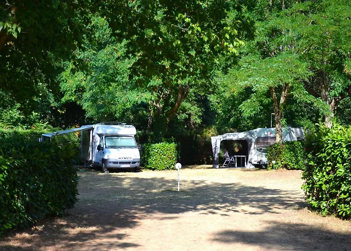 Flower Les Mijeannes אתר קמפינג