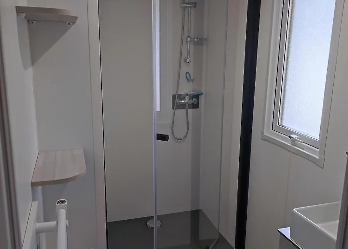 אתר קמפינג Flower Les Mijeannes 3*