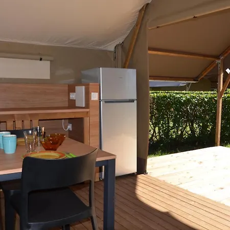 Кемпинг Flower Les Mijeannes 3*